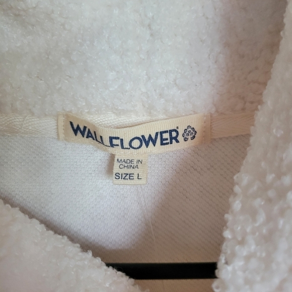 NWT Wallflower Women's Sherpa Pullover Side Zip Pocket Size Large - Picture 5 of 7